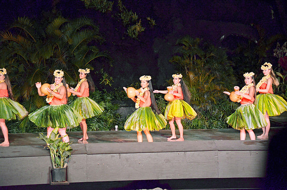 Smith's Luau Dancers